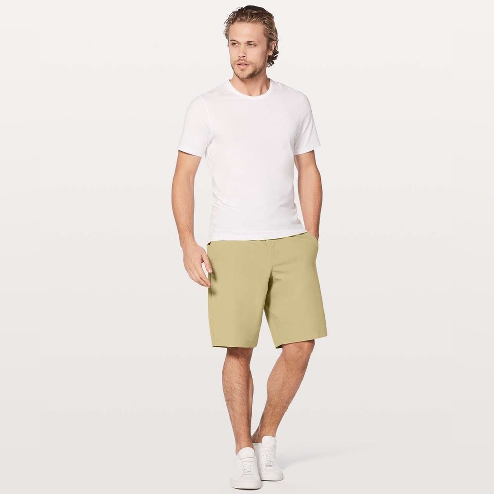 Lululemon Commission Classic-Fit Short 7" *Ventlight Mens size 34 - Light Green
